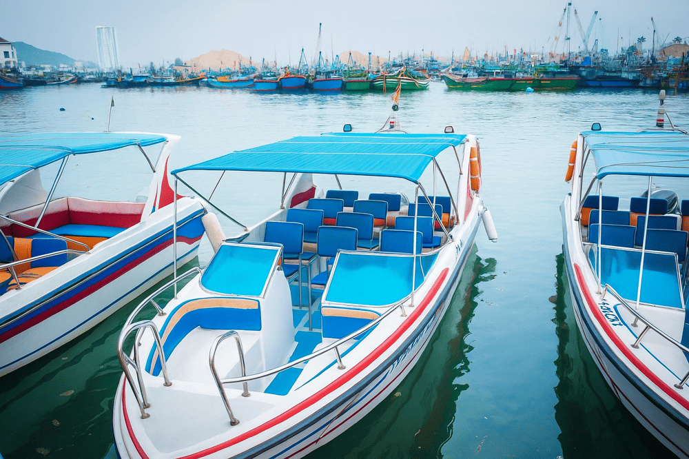 Thời gian di chuyển bằng cano khoảng 25 - 30 phút